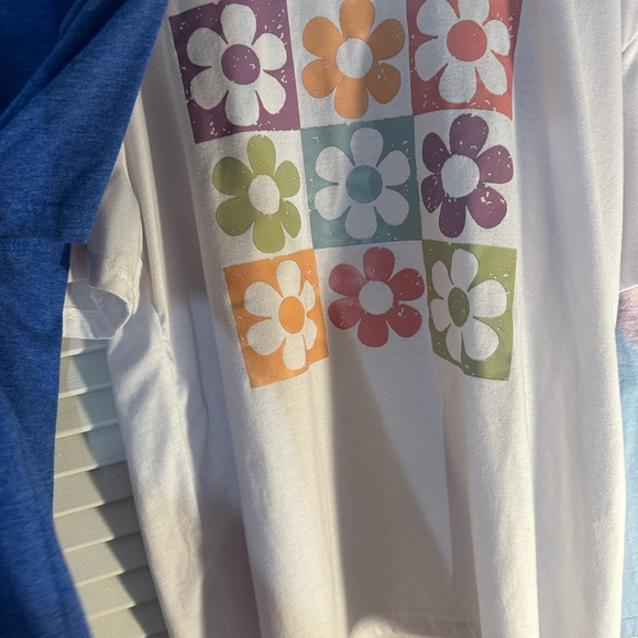 Bundle of Graphic Tees - Picture 4 of 5